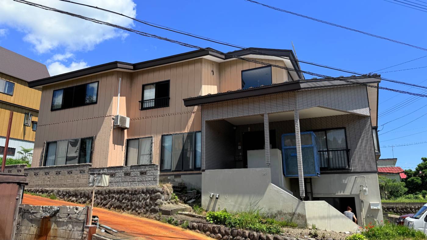 Outside view of the Myoko Koge turnkey house.